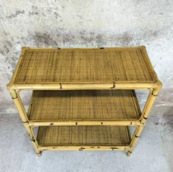 Etagère vintage en rotin