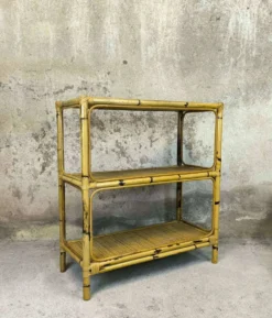 Etagère vintage en rotin