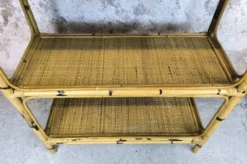 Etagère vintage en rotin