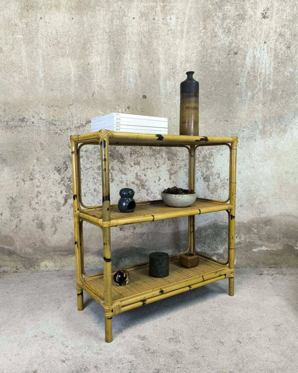 Etagère vintage en rotin