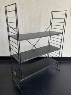 Etagère vintage 1950 tomado sur pieds design A.Dekker noire - 84 x 25 cm
