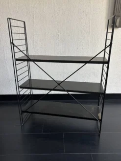 Etagère vintage 1950 tomado sur pieds design A.Dekker noire - 84 x 25 cm