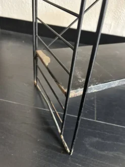 Etagère vintage 1950 tomado sur pieds design A.Dekker noire - 84 x 25 cm