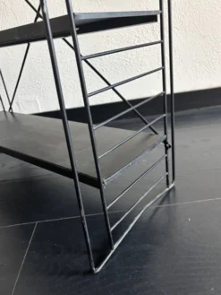 Etagère vintage 1950 tomado sur pieds design A.Dekker noire - 84 x 25 cm