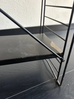 Etagère vintage 1950 tomado sur pieds design A.Dekker noire - 84 x 25 cm