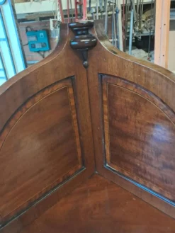 etgere d angle en acajou