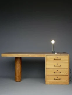 Exceptionnel bureau Art déco indépendant. Français, années 1930.