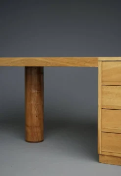 Exceptionnel bureau Art déco indépendant. Français, années 1930.