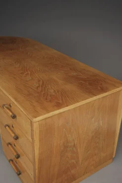 Exceptionnel bureau Art déco indépendant. Français, années 1930.