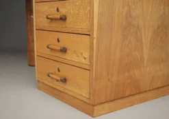 Exceptionnel bureau Art déco indépendant. Français, années 1930.
