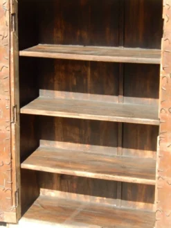 Exceptionnelle armoire de style indien - Superbe patine