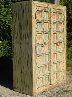 Exceptionnelle armoire de style indien - Superbe patine