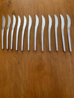 Exceptionnelle ménagère Couzon Neuvième Art – 123 pièces – inox 18/10