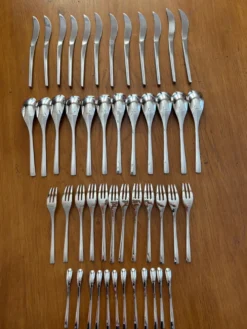 Exceptionnelle ménagère Couzon Neuvième Art – 123 pièces – inox 18/10