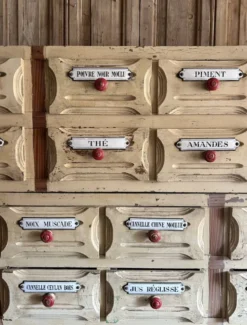 Exceptionnel Meuble D’épicerie Ancien À Plaques Émaillées D’origine