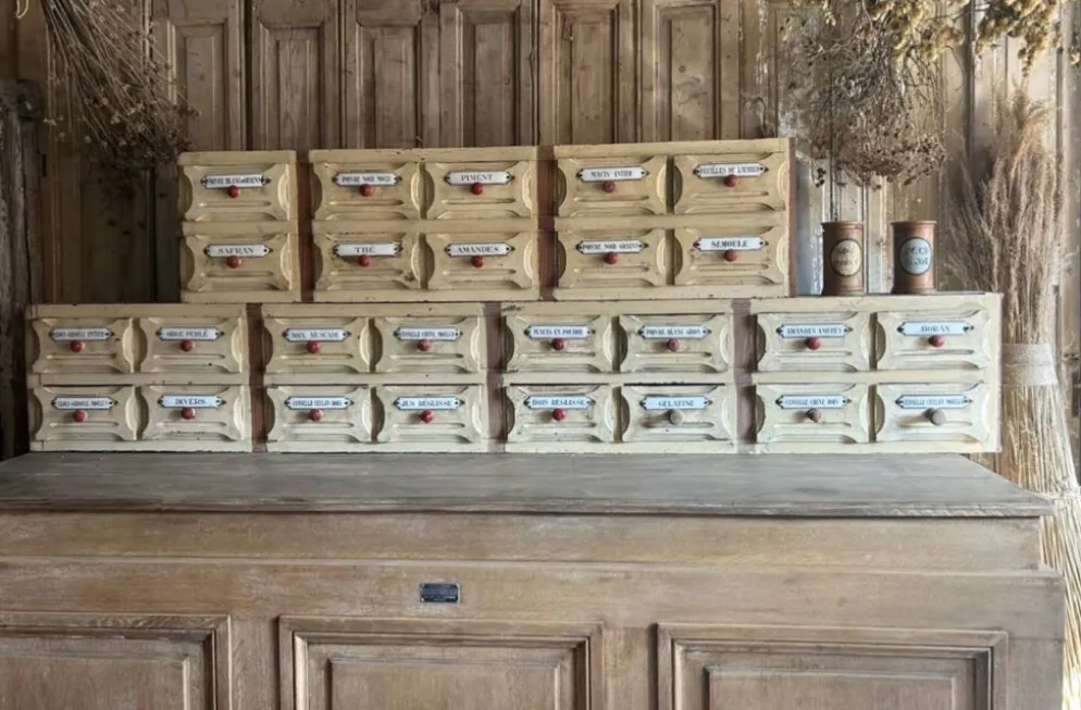 Exceptionnel Meuble D’épicerie Ancien À Plaques Émaillées D’origine