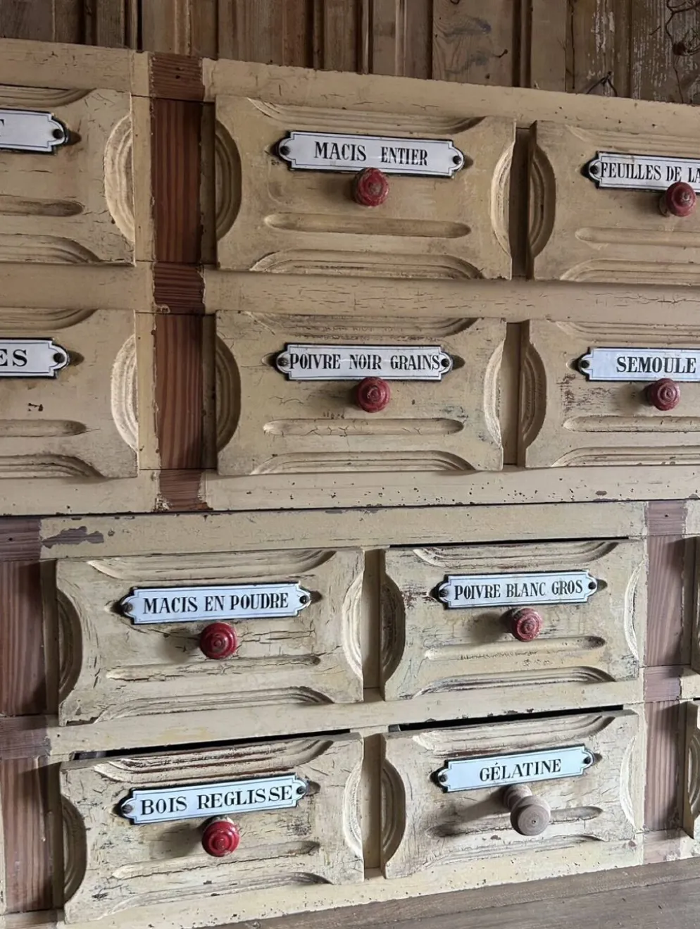 Exceptionnel Meuble D’épicerie Ancien À Plaques Émaillées D’origine