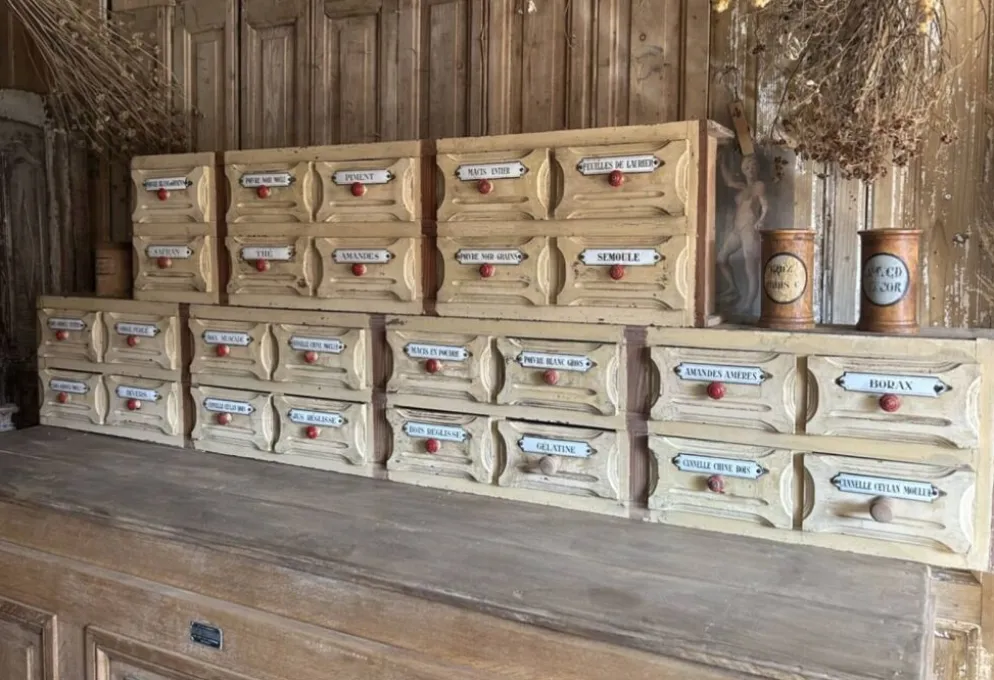 Exceptionnel Meuble D’épicerie Ancien À Plaques Émaillées D’origine