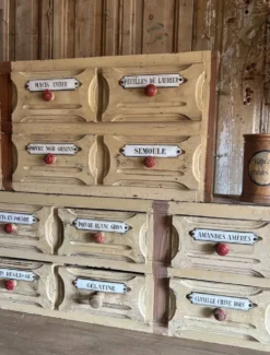 Exceptionnel Meuble D’épicerie Ancien À Plaques Émaillées D’origine