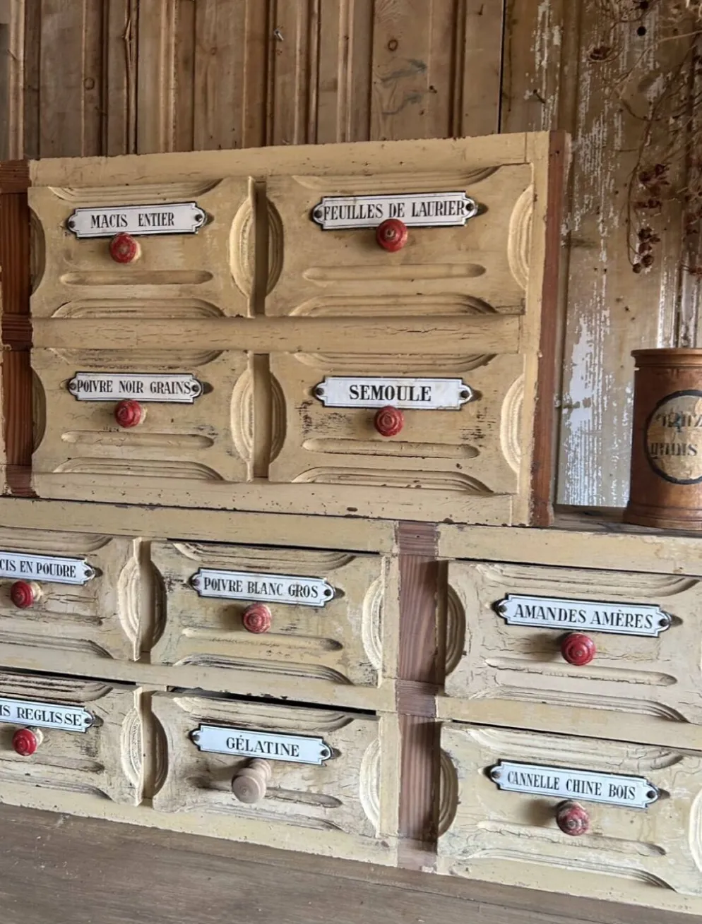 Exceptionnel Meuble D’épicerie Ancien À Plaques Émaillées D’origine