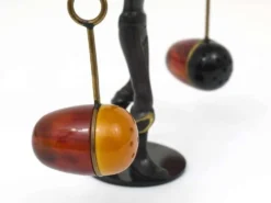 Figurine asiatique en laiton Ensemble de salière et poivrière avec support par Rohac, Autriche, années 1950