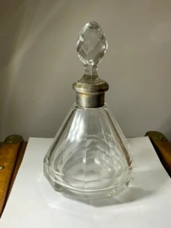 Flacon ancien en cristal col en argent poinçonné art déco à facettes