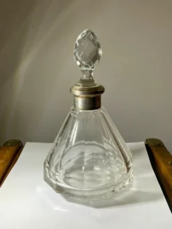 Flacon ancien en cristal col en argent poinçonné art déco à facettes