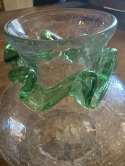 Flacon carafe vintage en verre craquelé et collerette verte MCM – Années 50