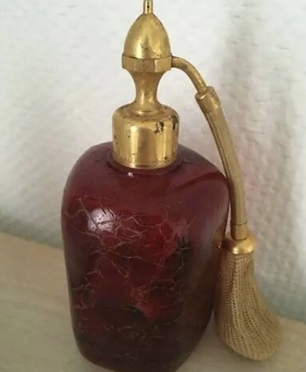 Flacon de parfum ancien.