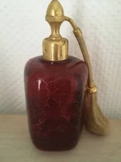 Flacon de parfum ancien.