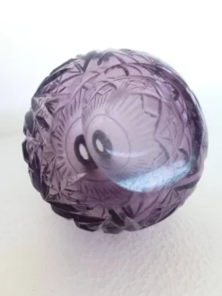 Flacon de parfum en cristal taillé à la main et laiton, couleur lilas, Italie