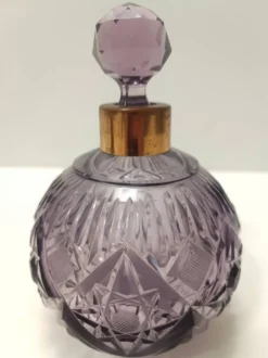 Flacon de parfum en cristal taillé à la main et laiton, couleur lilas, Italie