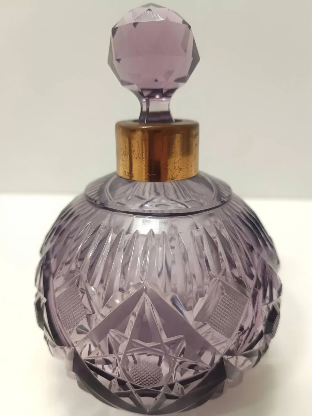 Flacon de parfum en cristal taillé à la main et laiton, couleur lilas, Italie