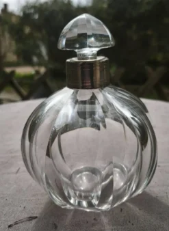 Flacon modèle Fontainebleau de Baccarat