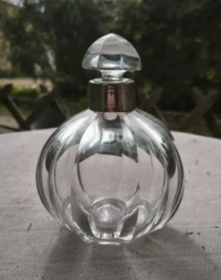Flacon modèle Fontainebleau de Baccarat