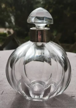 Flacon modèle Fontainebleau de Baccarat