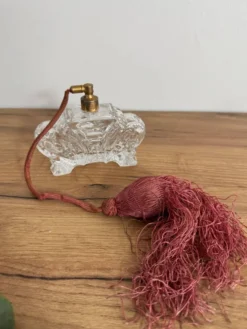 Flacon parfum vintage et vaporisateur