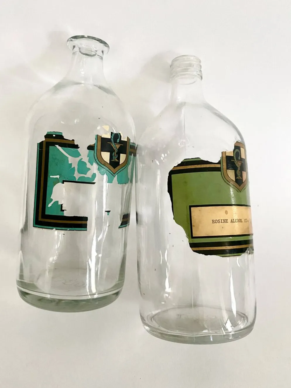 Flacons d’officine 1900, verre et étiquette