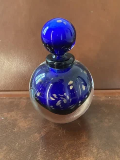 Flacon verre soufflé - bleu nuit - vintage