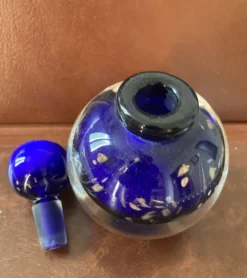 Flacon verre soufflé - bleu nuit - vintage