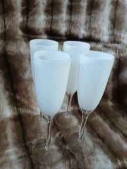 4 flûtes à champagne blanches
