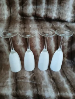 4 flûtes à champagne blanches