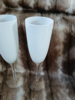 4 flûtes à champagne blanches