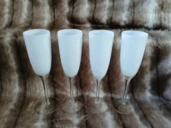 4 flûtes à champagne blanches