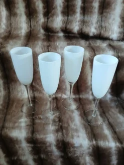 4 flûtes à champagne blanches