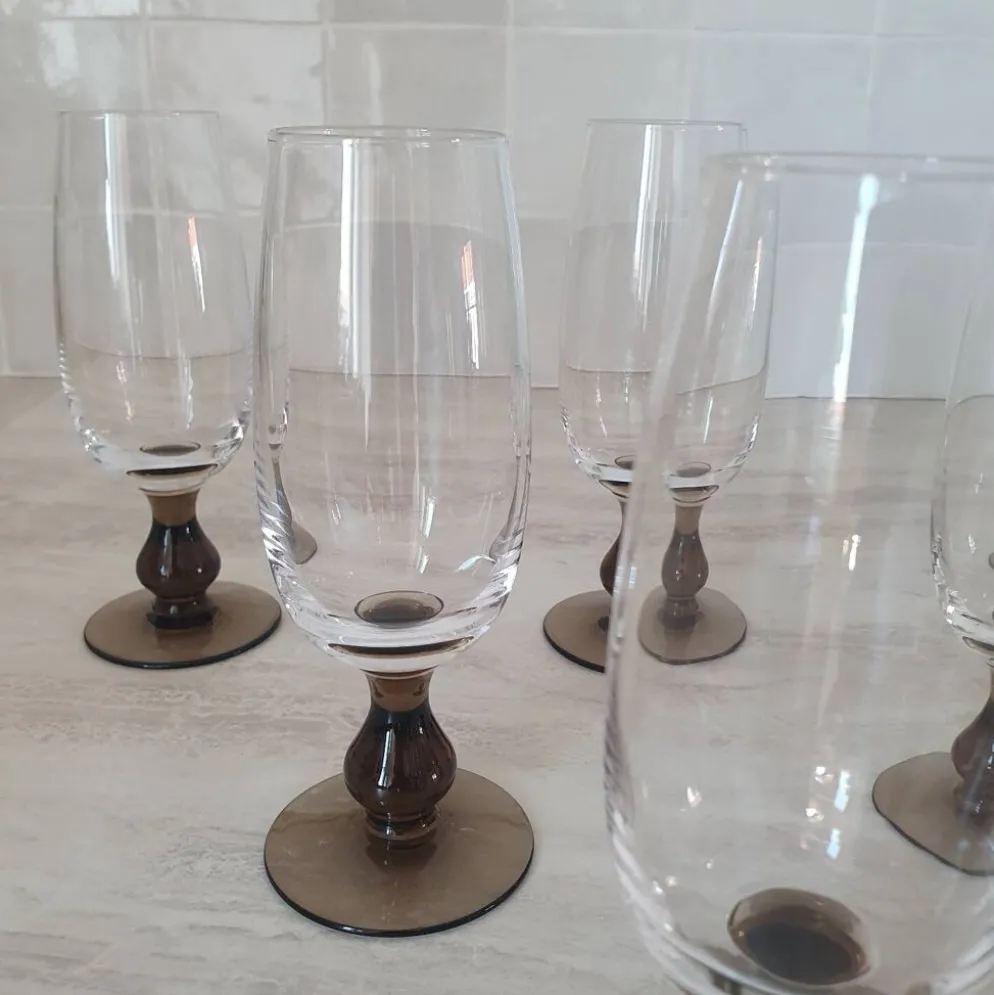 Flûtes champagne pieds en verre marron fumé
