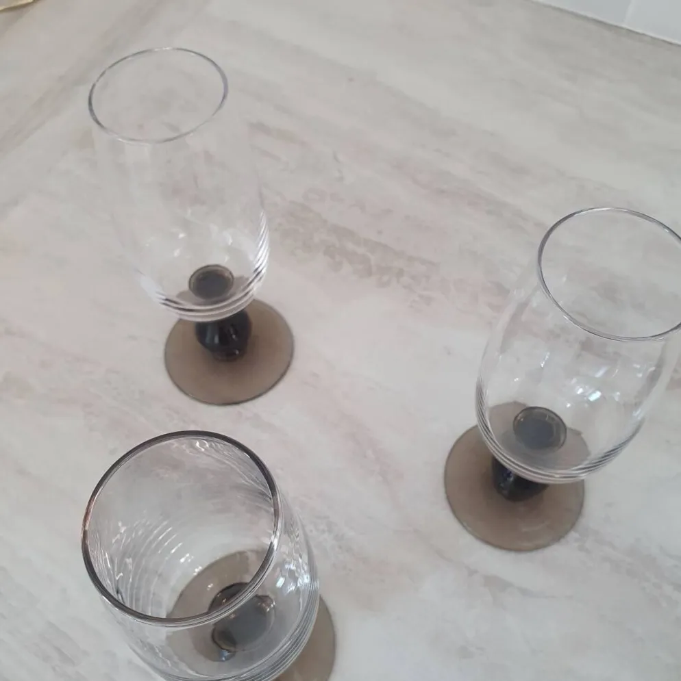Flûtes champagne pieds en verre marron fumé