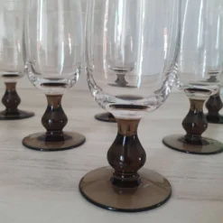 Flûtes champagne pieds en verre marron fumé
