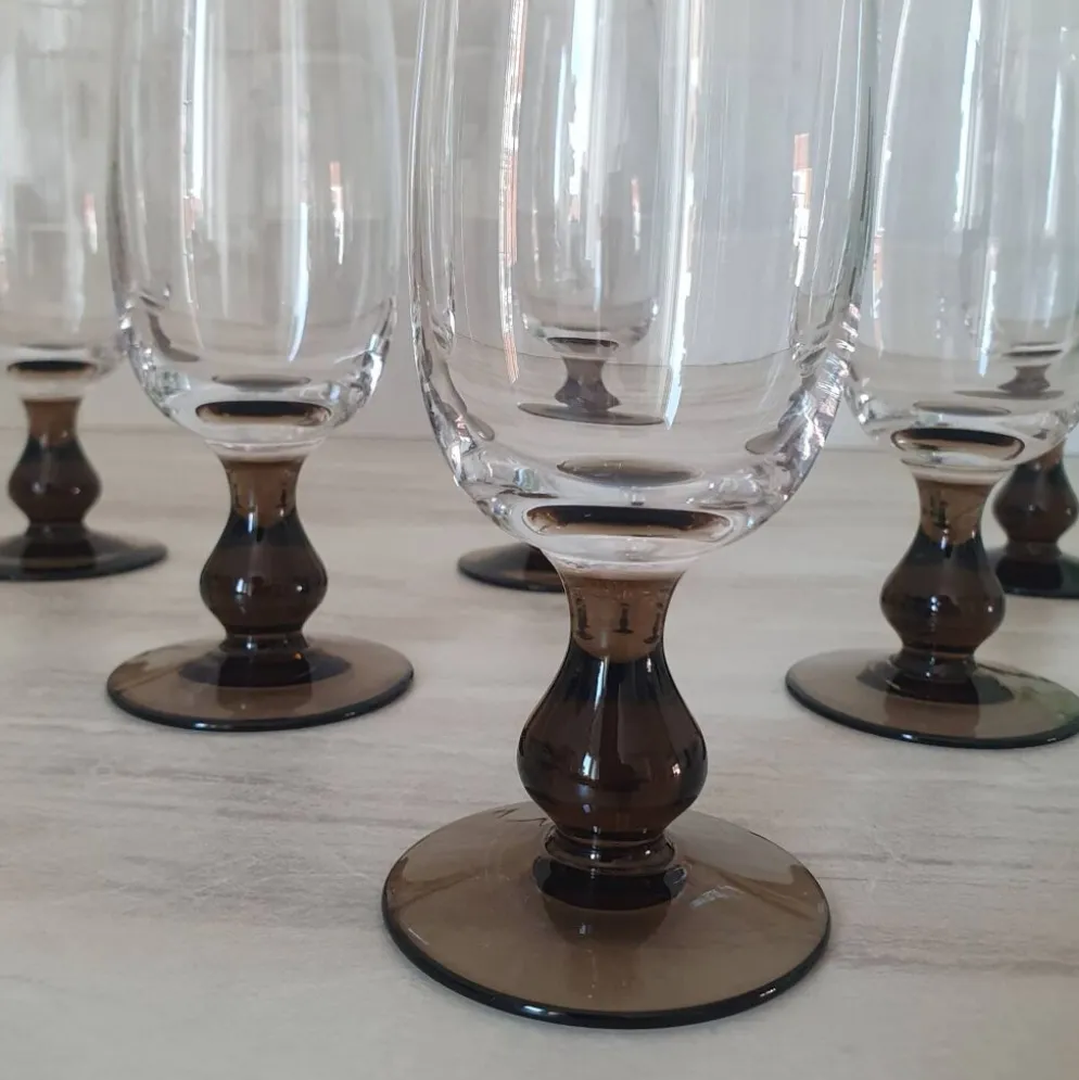 Flûtes champagne pieds en verre marron fumé