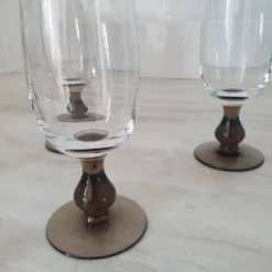 Flûtes champagne pieds en verre marron fumé